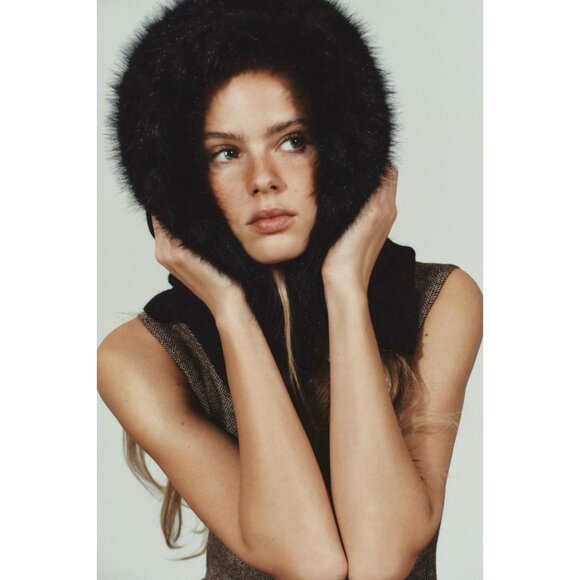 Zara Accessories - ZARA FAUX FUR KNIT HOOD